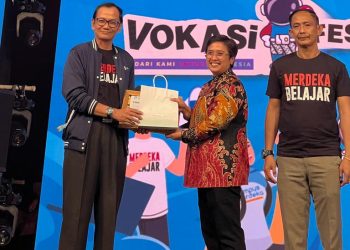 Dosen FIK Unimed raih penghargaan sebagai pelatih wushu terbaik Kemenristekdikti