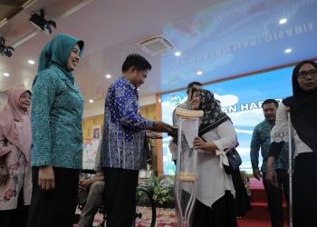 PLN UID Sumut serahkan 50 unit tongkat kruk kepada penyandang disabilitas