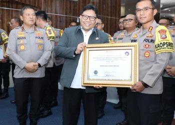 Kapolres Sibolga terima piagam penghargaan dari Ombudsman RI