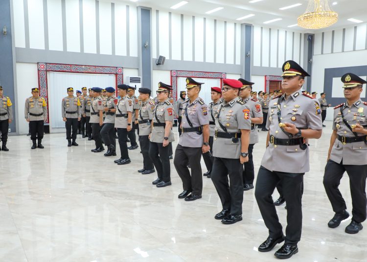 Kapolda Sumut Irjen Pol Agung Setya Imam Effendi, melantik sejumlah pejabat utama dan kapolres di Aula Tribrata Mapolda Sumut.(Satunusantara  news/HO-Humas Polda Sumut).