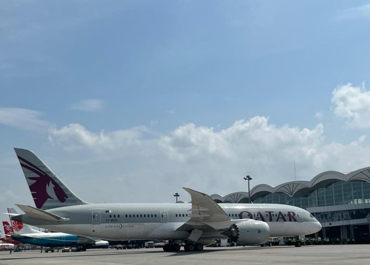 Bandara Internasional Kualanamu, Kabupaten Deli Serdang,  menyambut penerbangan perdana Qatar Airways dari Doha dengan membawa 76 penumpang.(Satunusantara news.HO-Humas PT Angkasa Pura Aviasi).