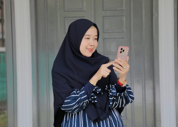 Melalui aplikasi PLN Mobile, pelanggan dapat mengakses layanan PLN dalam satu genggam.(Satunusantara news/HO Humus PLN UID Sumut).