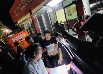 Satgas Yonif 122/TS berikan latihan upacara bendera di SD Inpres Papua