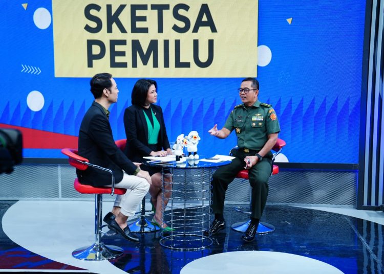 Kapuspen TNI Mayor Jenderal TNI Nugraha Gumilar (kanan) saat mengisi acara Program TVRI Pusat Sketsa Pemilu, yang berlangsung secara Talkshow dengan tema "Netralitas TNI pada Pemilu 2024".(Satunusantara news/HO-Puspen TNI).