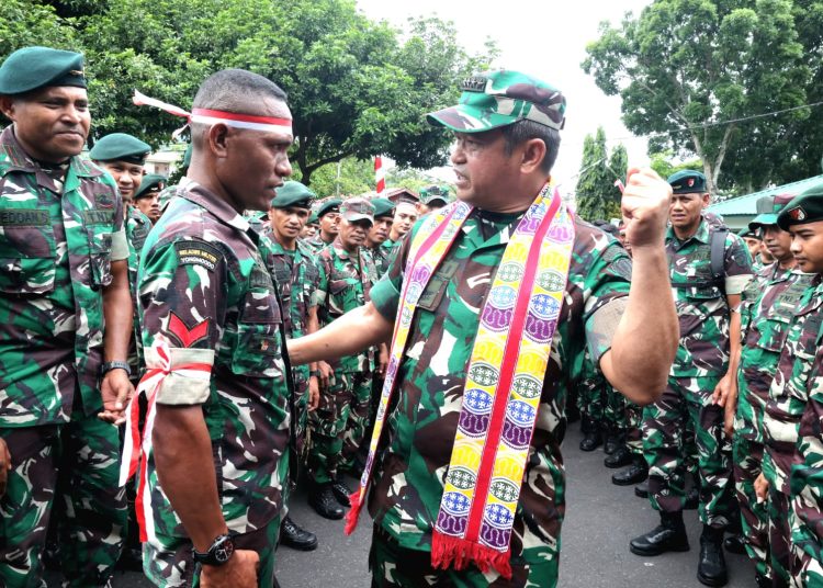 Kasad Jenderal TNI Maruli Simanjuntak, saat mengunjungi prajurit Korem 152/Baabullah, di Ternate, Maluku Utara.((Satunusantara news/HO-Dispenad).