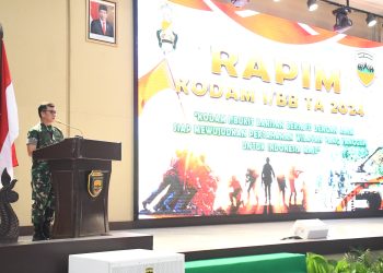 Satgas Yonif 122/TS ajarkan murid SD Mosso Jaya Pura pengetahuan baris berbaris