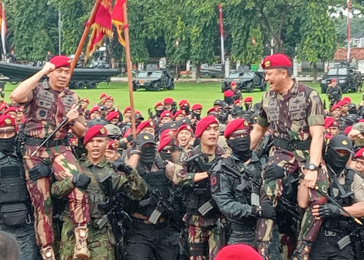 Brigjen TNI Djon Afriandi (kanan) menjabat Danjen Komando Pasukan Khusus (Kopassus) TNI AD.(Satunusantara news/HO-Istimewa).