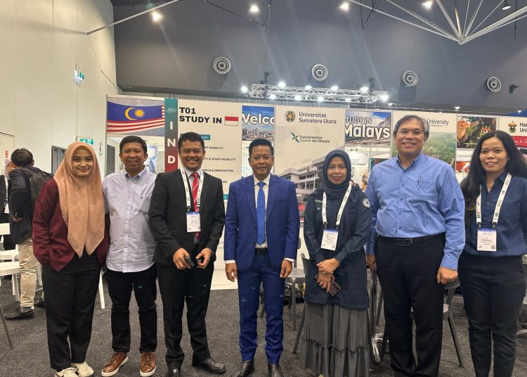 Rektor USU Prof Muryanto Amin, S.Sos, MSi (tengah) saat pameran pendidikan internasional Asia Pacific Association for International Education (APAIE) di Perth, Asutralia.(Satunusantara news/HO-Humas USU).