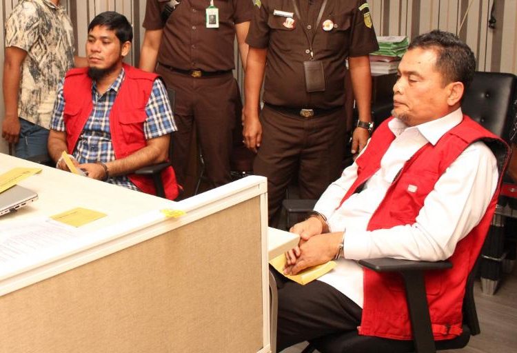 Kejati Sumut menetapkan dua tersangka yakni  dr. AMH Kadis Kesehatan Provinsi Sumut dan RMN swasta/rekanan kasus dugaan korupsi pengadaan Alat Pelindung Diri (APD) senilai Rp 24 miliar.(Satunusantara news/HO-Humas Kejati  Sumut).