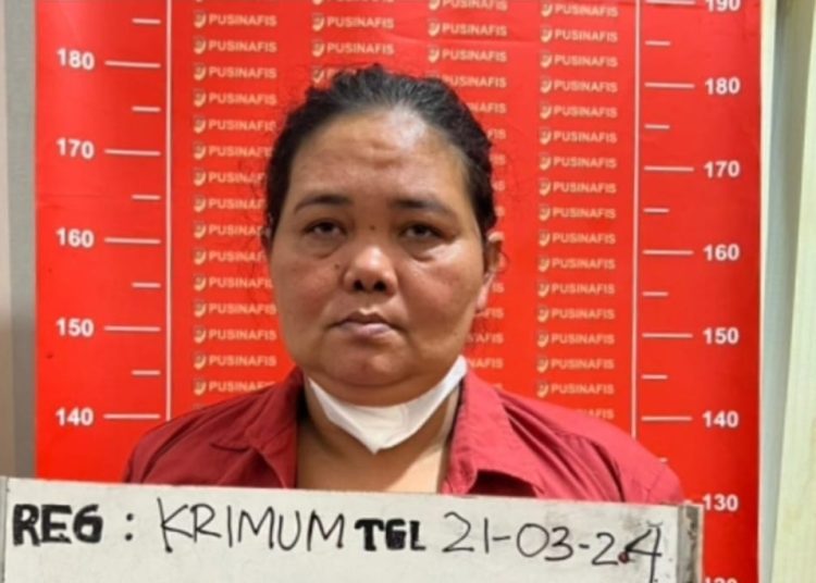 Wanita NW pelaku penipuan modus masuk TNI bayar Rp325 juta ditahan di Mapolda Sumut.(Satunusantara news/HO-Humas Polda Sumut).