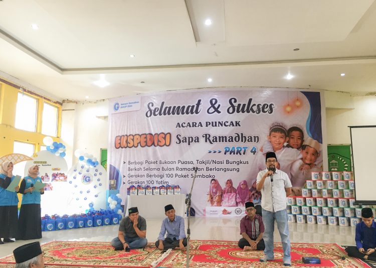 Asisten I Pemerintahan Kota Padangsidimpuan, Iswan Nagabe Lubis,  saat menyampaikan sambutan pada acara buka puasa bersama dengan Relawan Gerakan Amal Cepat.(Satunusantara news/HO-Kominfo Padangsidimpuan).