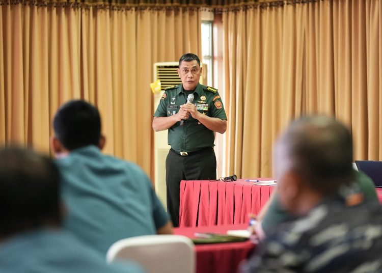 Wakapus RB TNI, Kolonel  Inf Tyas Koeshardji, saat  membuka Rakernis RB TNI Tahun 2024.(Satunusantara news/HO-Puspen TN)
