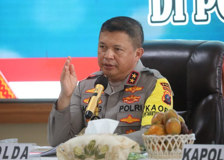 Kapolda Sumut Irjen Pol Agung Setya Imam Effendi,  menyampaikan  pengarahannya saat melakukan kunjungan kerja ke Polres Tanah Karo. (Satunusantara news/HO-Humas Polda Sumut).