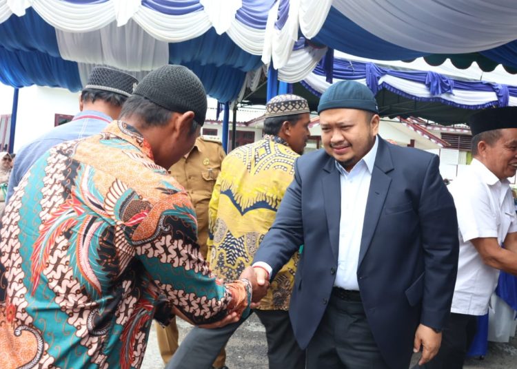 Bupati Tapsel, Dolly Pasaribu,saat menghadiri acara halal bihalal akbar di Kecamatan Sipirok bersama BKMT Marsada.(Satunusantara news/HO-Prokopim Tapsel).