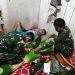 Satgas Pamtas Yonif 122/TS berikan pertolongan kesehatan kepada warga Kampung Pitewi Keerom