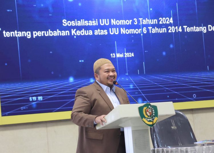 Bupati Tapsel Dolly Pasaribu, pada acara Sosialisasi Undang-Undang Nomor 3 tahun 2024 tentang perubahan kedua atas UU Nomor 6 tahun 2014 tentang Desa.(Satu Nusantara News/HO-Prokopim Tapsel).