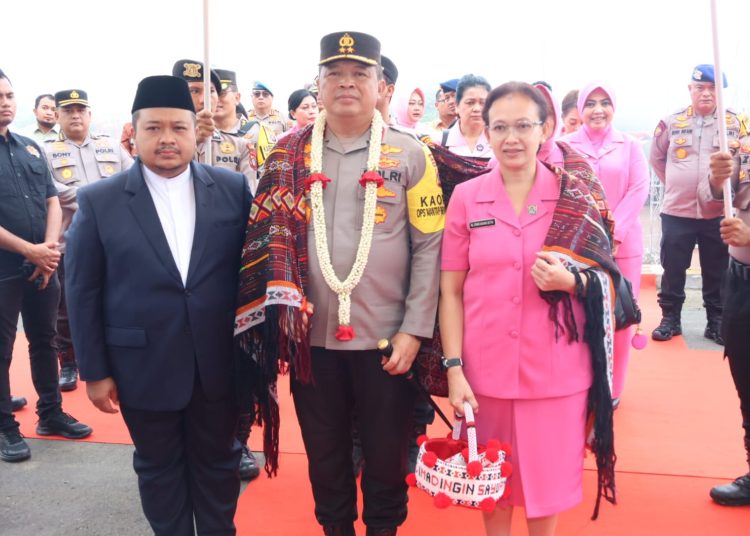 Bupati  Tapsel Dolly Pasaribu  bersama Kapolda Sumut Irjen Pol Agung Setya Imam Effendi, dalam rangka kunjungan kerja sekaligus syukuran Mapolres Tapsel di Desa Kilang Papan, Kecamatan Sipirok.(Satunusantara news/HO-Prokopim Tapsel).