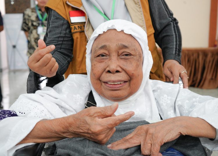 Sahrinani Nadil (75) Duyufurrohman asal Kota Tebing Tinggi,  selama 12 tahun menunggu panggilan
untuk berangkat haji ke tanah suci Mekkah. (Satunusantara news/HO-Humas Haji Medan).