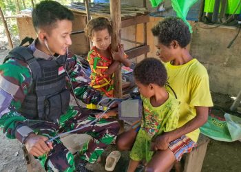Satgas Pamtas Yonif 122/TS berikan pelayanan kesehatan secara gratis kepada warga Keerom