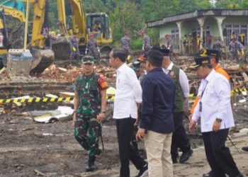 Pangdam I/BB sambut kedatangan Presiden Jokowi di Sumbar dan tinjau lokasi bencana banjir