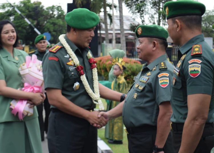 Danrem 022/PT Kolonel Inf Togar Rio Pasaribu,saat melakukan kunjungan kerja ke Makodim   0204/Deli Serdang.(Satunusantara news/HO- Kodim 0204/Deli Serdang).