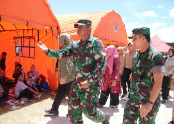 Pangdam I/BB dampingi Ketua Umum Dharma Pertiwi di sejumlah lokasi bencana banjir Sumbar .