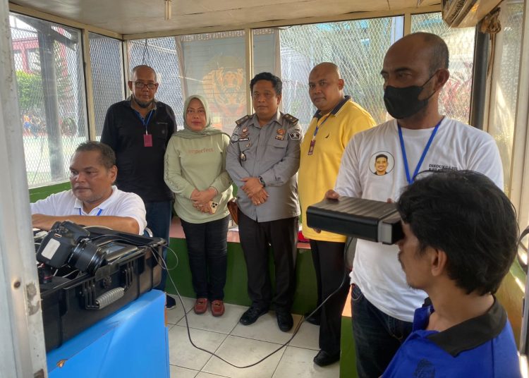 Lapas Kelas I Medan bersama dengan Dinas Kependudukan dan Pencatatan Sipil Kota Medan melaksanakan perekaman dan pencetakan KTP-el bagi Warga Binaan di Lapas Medan.(Satunusantara news/HO-Humas Lapas Medan).