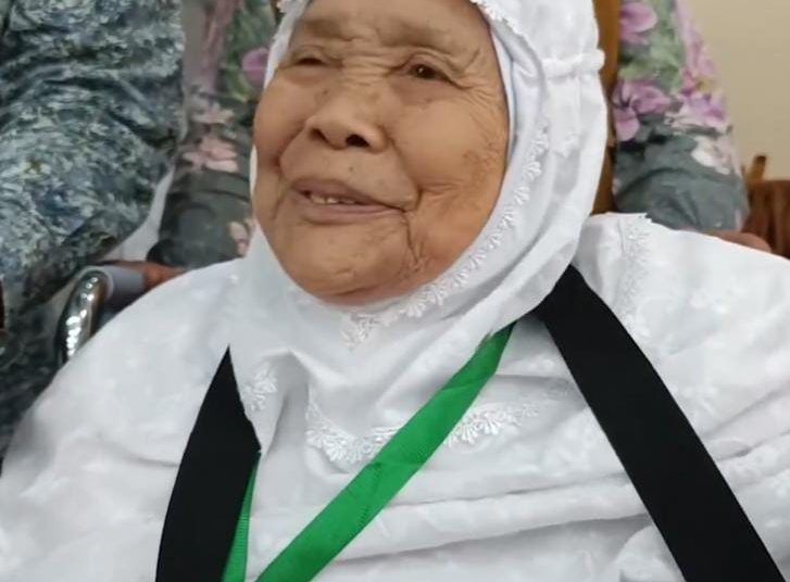 Ibu Desima Sondang Hutapea (82) seorang Muallaf (masuk Agama Islam) yang berasal dari Kota Binjai terkabul niatnya menunaikan ibadah haji ke tanah Suci Mekkah.(Satunusantara news/HO-Humas Haji).