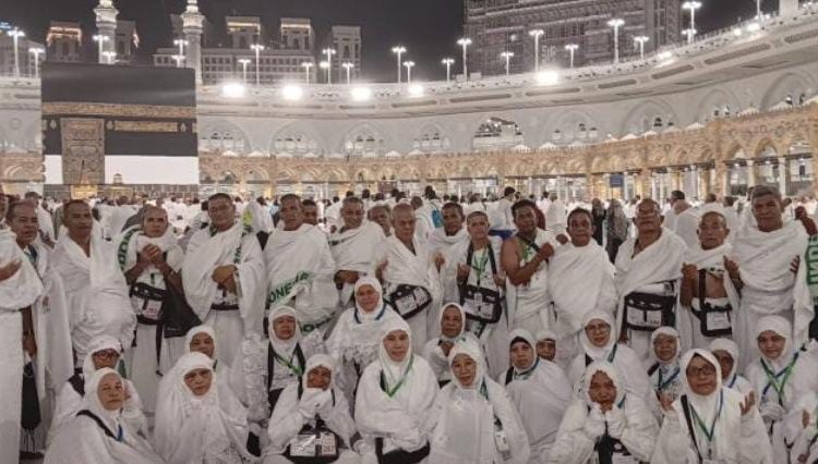 Jemaah Calon Haji asal Kabupaten Madina yang tergabung dari Kloter 15 Embarkasi Medan, melaksanakan ziarah di sekitar Kota Mekkah, yakni Jabal Nur, Arafah, Muzdalifah, Mina, dan Kuburan Siti Khodijah di Makla. (Satunusantara news/HO-Humas Haji Medan).