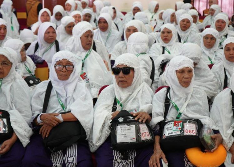 Sebanyak 191 Tamu Allah asal Kabupaten Paluta  tergabung di Kloter 24 Embarkasi Medan, masuk ke Asrama Haji Medan.(Satunusantara news/HO-Humas Haji Medan)