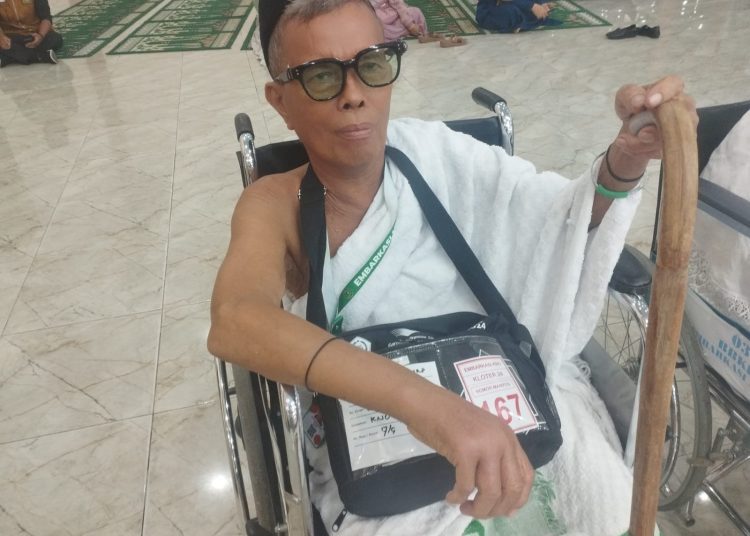 Baginda Hasonangan Harahap (68), jemaah asal Kabupaten Paluta yang tergabung di Kloter 24 Embarkasi Medan.(Satunusantara news/Munawar).