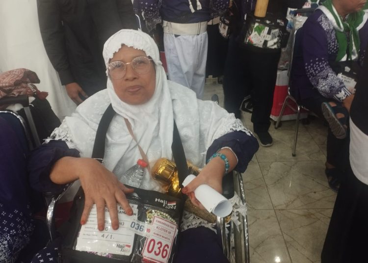 Nursiah Binti Abdul Majid (79) jemaah haji asal Kota Tanjungbalai,  tergabung di Kloter 08 Debarkasi Medan.(Satunusantara news/Munawar).