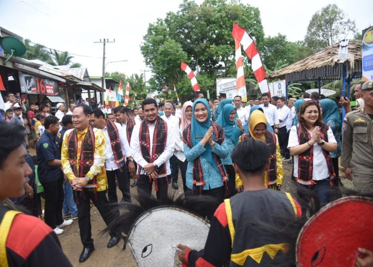 Tim evaluasi PTP2WKSS Provinsi Sumut  diketuai Hardiyanto dari Dinas PMD Provinsi Sumut didampingi Ketua TPKK Kabupaten Tapsel Ny Rosalina Dolly Pasaribu  turun dalam rangka melakukan evaluasi ke Desa Batu Godang, Kecamatan Angkola Sangkunur, Kabupaten Tapsel.(Satunusantara news/HO-Prokopim Tapsel).