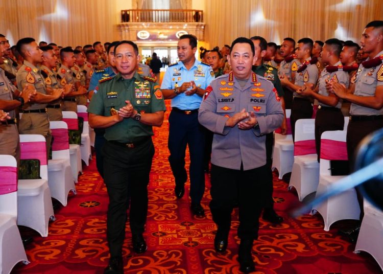 Panglima TNI Jenderal TNI Agus Subiyanto, bersama Kapolri Jenderal Polisi Listyo Sigit Prabowo, saat disambut Capaja TNI-Polri tahun 2024  di Gedung Balai Sudirman, Tebet, Jakarta Selatan.(Satunusantara news/HO-Puspen TNI).