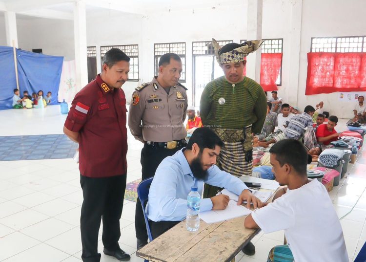 Proses verifikasi identitas warga negara Bangladesh yang dilakukan di Gedung Nasional Tanjung Pura dengan melibatkan langsung dari Perwakilan Konsuler Kedutaan Besar Bangladesh bekerja sama dengan Direktorat Kerja Sama Keimigrasian, Divisi Keimigrasian Kantor Wilayah Kemenkumham Sumatera Utara, dan Rumah Detensi Imigrasi Medan.(Satunusantara news/HO-Humas Rudenim Medan).