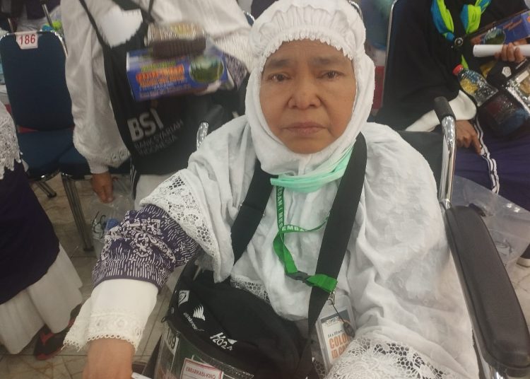 Hajah  Rusgiwas (82)(jemaah haji asal Kota Binjai Kloter 17 Debarkasi Medan.(Satunusantara news/Munawar).,