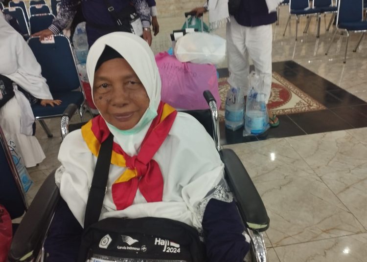 Rahmawati Bahar Nasution (72) jemaah haji asal Kabupaten Sergai yang tergabung di Kloter 16 Debarkasi Medan.(Satunusantara news/Munawar).,