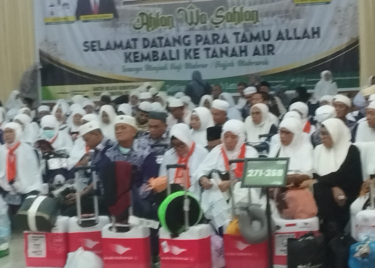 Jemaah haji Kloter 20 Debarkasi Medan saat berada di Aula 1 Madinatul Hujjaj Asrama Haji Medan .(Satunusantara news/Munawar).