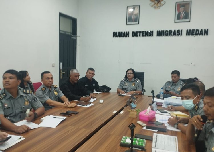 Rudenim Medan menggelar rapat unit kerja yang dipimpin Kepala Rudenim Medan Sarsaralos Sivakkar dalam program rapat  pada pembangunan ZI menuju WBK di Rudenim  Medan.(Satunusantara news/Munawar).