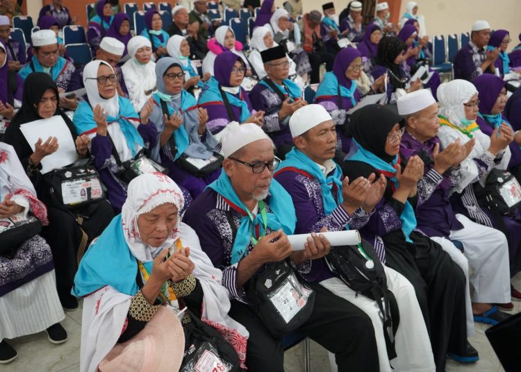 Jemaah haji Kloter 25 Debarkasi Medan, saat berada di Aula 1 Madinatul Hujjaj Asrama Haji Medan.(Satu nusantara news/HO-Humas Haji Medan).