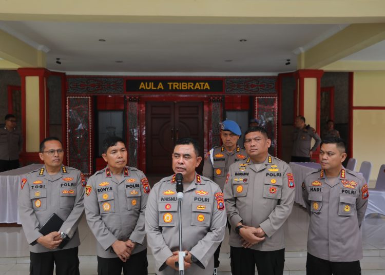 Kapolda Sumut,  Irjen Pol Whisnu Hermawan Februanto (tengah) saat memberikan keterangan mengenai pengamanan PON XXI Sumut-Aceh 2024.(Satunusantara news/HO-Humas Polda Sumut).