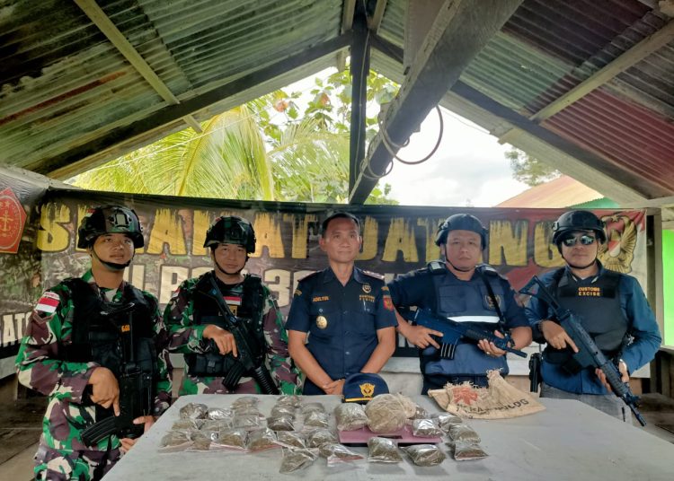 Satuan Tugas Yonif 122/TS Pos Waris kipur D  bersama bea cukai Jayapura berhasil menggagalkan pengiriman narkoba jenis ganja Kering sebanyak 1.000 gram.(Satunusantara news/HO-Yonif 122/TS).