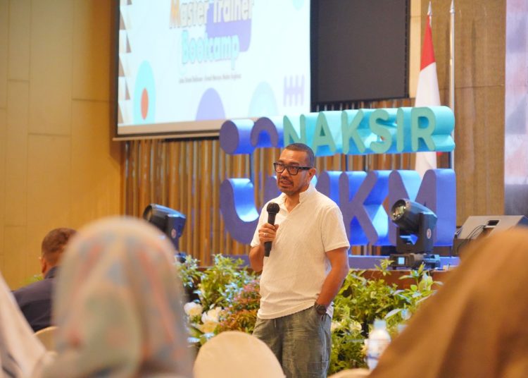 Staf Khusus III Menteri BUMN,Arya Sinulingga, memberikan keynote speech pada acara Master Trainer Bootcamp. (Satunusantara news/HO-Humas PLN UID Sumut).