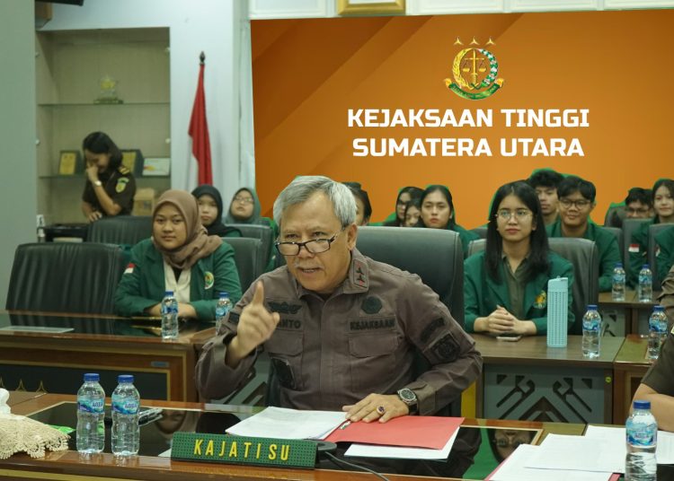 Kepala Kejaksaan Tinggi Sumatera Utara, Idianto, saat memberikan keterangan. (Satunusantara news/HO-Kejati Sumut).