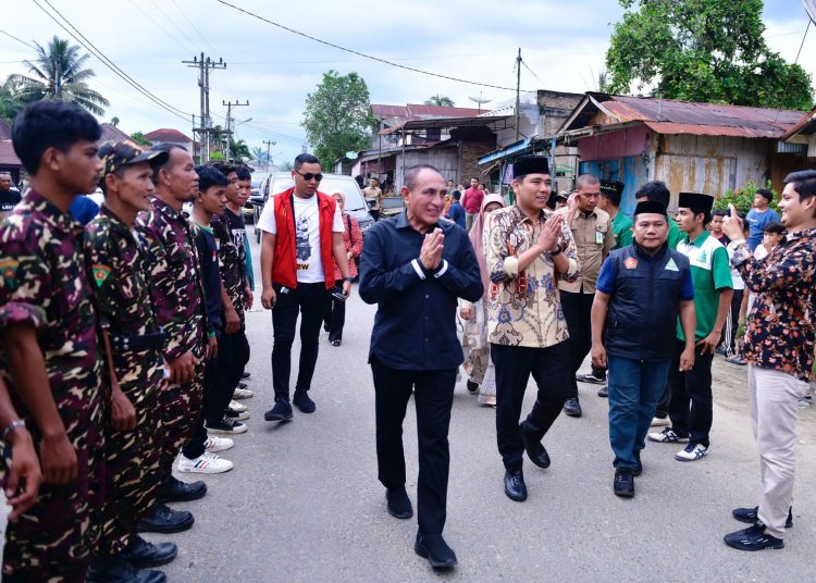 Calon Gubernur Sumatera Utara nomor urut 1, Edy Rahmayadi, saat bertemu tokoh masyarakat dan tokoh adat hingga ratusan warga di Kota Pinang, Kabupaten Labuhanbatu Selatan.(Satunusantara news/HO-TIM ER-HBS).