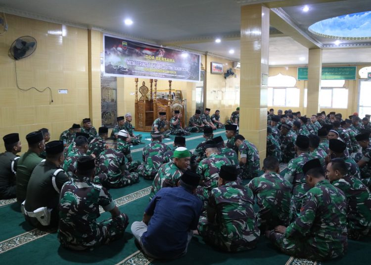 Prajurit Kodim 0309/Solok menggelar Doa Bersama dalam rangka HUT ke -79 TNI bertempat di Masjid Taqwa Makodim, Kelurahan VI Suku, Kecamatan Lubuk Sikarah, Kota Solok.(Satunusantara news/HO-Pendim 0309/Solok).