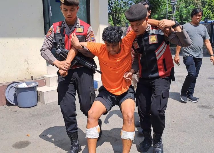 Pelaku begal yang ditembak Polisi, saat melakukan  pencurian terhadap warga  berbelanja di Pasar Lalang Sungggal, Kabupaten Deli Serdang.(Satunusantara news/HO-Humas Polrestabes Medan).