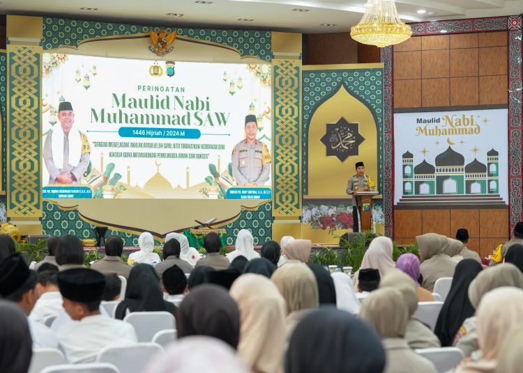 Wakapolda Sumut,   Brigjen Pol Rony Samtana, saat menyampaikan sambutan pada acara  Peringatan Maulid Nabi Muhammad SAW 1446 H/2024 M di Aula Tri Brata Mapolda Sumut.(Satunusantara news/HO-Humas Polda Sumut).