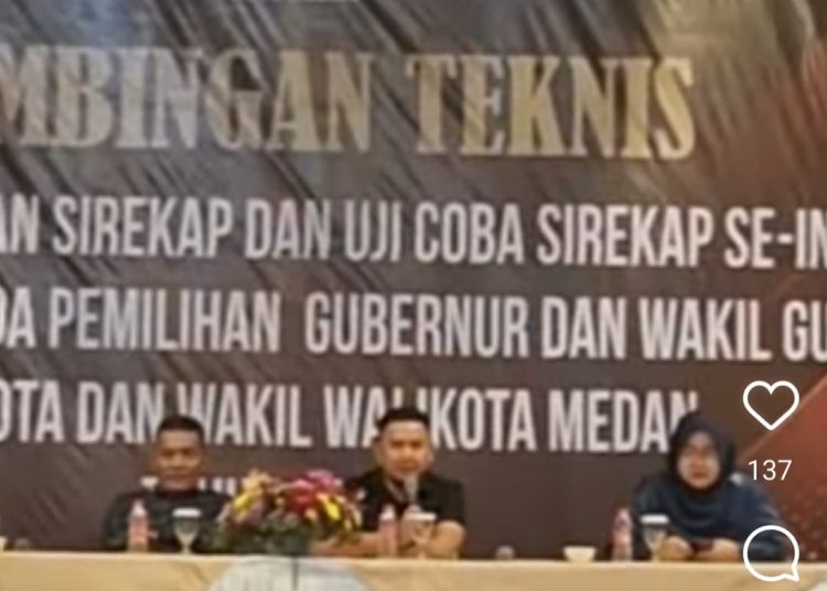 Plh Ketua KPU Kota Medan Bobby Niedal Dalimunthe (tengah) saat membuka Bimtek Lanjutan Penggunaan Sirekap bagi PPK dan PPS pemilihan wali  kota sertan Wakil Wali  kota Medan Tahun 2024.(Satunusantara news/HO-Humas KPU Medan).