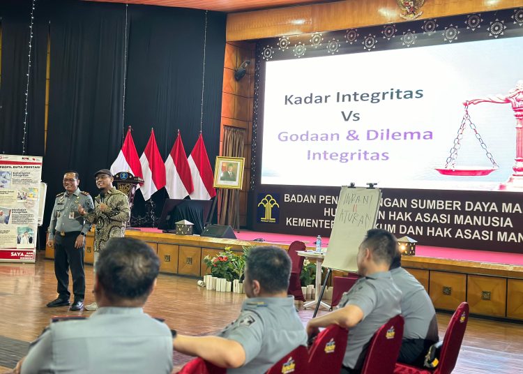 Kalapas Kelas I Medan, M. Pithra Jaya Saragih (kiri) saat mengikuti PRESTASI Batch II Tahun 2024, di Gedung Auditorium Lantai 2, BPSDM Hukum dan HAM, di Depok.(Satunusantara news/HO-Humas Lapas Medan).,